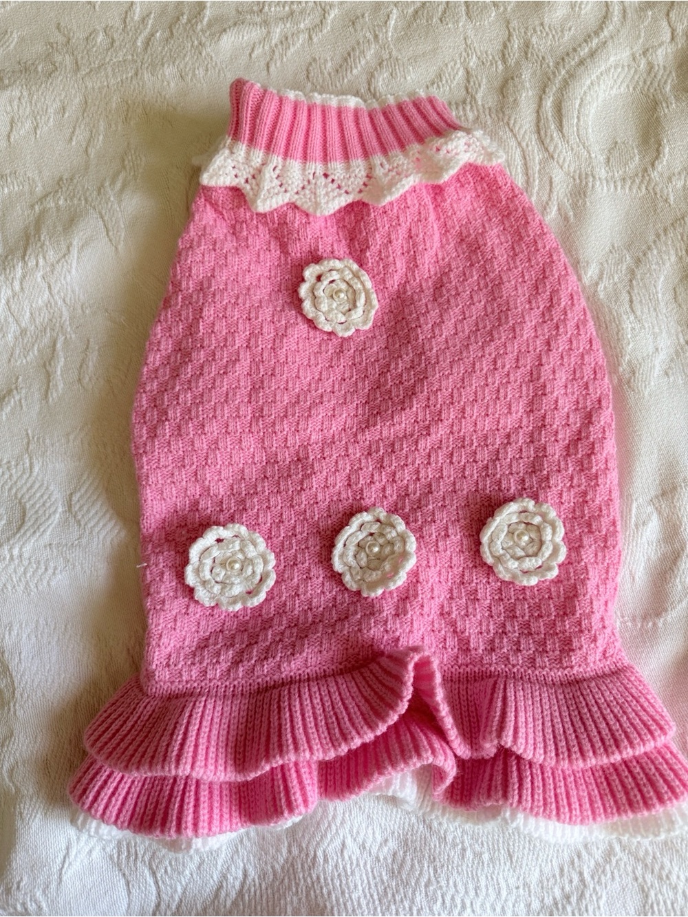 Pet sweater pink with white flowers
